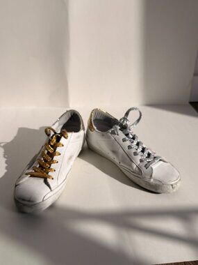 Golden Goose Super Star Sneakers Size 8US/38EU